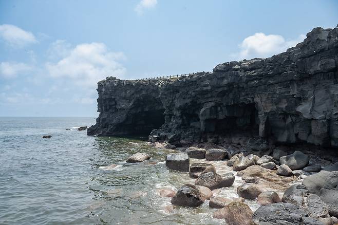 5 마라도에 도착하면 가장 먼저 살레덕 절벽의 위용에 감탄하게 된다