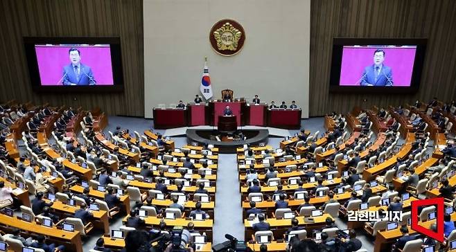 박찬대 더불어민주당 원내대표가 4일 국회에서 열린 본회의에서 교섭단체 대표연설을 하고 있다. 사진=김현민 기자 kimhyun81@