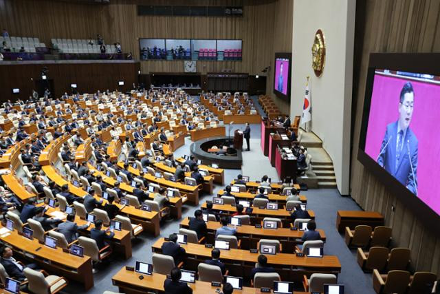 박찬대 더불어민주당 원내대표가 4일 오전 국회 본회의에서 교섭단체 대표 연설을 하고 있다. 연합뉴스