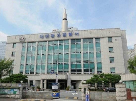 대전 둔산경찰서는 피부클리닉 톡스앤필 대전둔산점 소속 의사와 간호사 등을 의료법 위반 혐의로 수사에 착수했다고 4일 밝혔다. 해당 지점은 최근 간호사가 의사인 척하면서 무면허 시술을 한 의혹이 제기됐다. 중앙포토