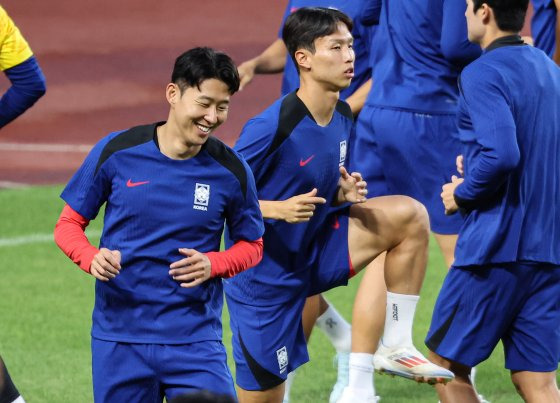 한국 축구 A매치 최다골 2위에 도전하는 손흥민(왼쪽). 뉴스1