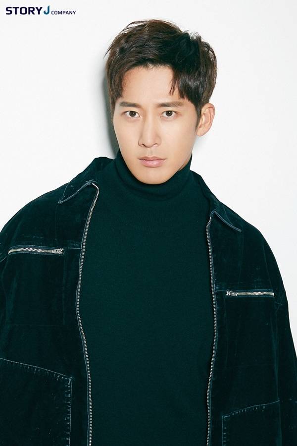 배우 이완이 현 소속사 스토리제이컴퍼니와 동행을 이어간다. / 사진 = 스토리제이컴퍼니