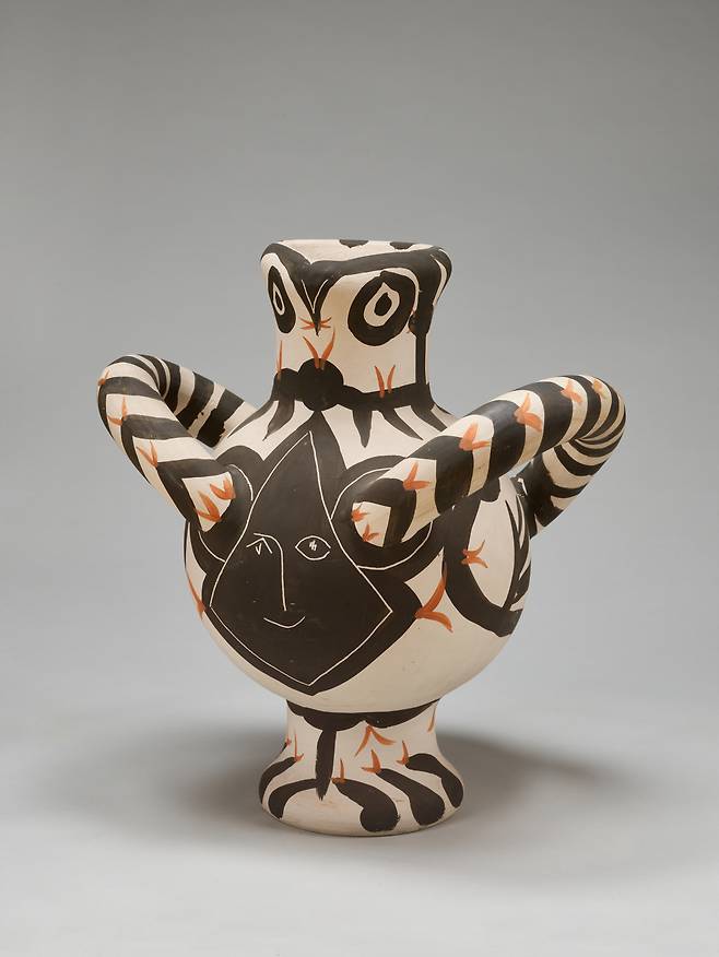 이건희 회장이 생전에 국민에게 기증한 피카소의 도예작품 ‘큰 새와 검은 얼굴’