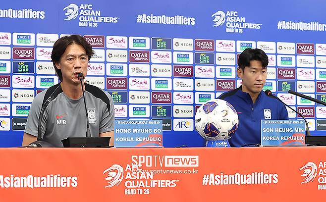 ▲ 홍명보 감독이 이끄는 한국 축구대표팀은 5일 오후 8시 서울월드컵경기장에서 열리는 국제축구연맹(FIFA) 2026 북중미 월드컵 아시아지역 3차 예선 1차전에서 팔레스타인을 상대한다. 이에 앞서 홍 감독과 손흥민은 4일 서울월드컵경기장에서 열린 팔레스타인전 사전 기자회견에 참석했다. ⓒ곽혜미 기자