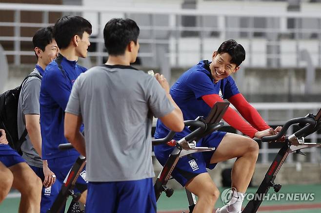 훈련 나선 손흥민 (고양=연합뉴스) 임화영 기자 = 홍명보호 축구 대표팀 손흥민이 3일 경기 고양시 고양종합운동장에서 2026 북중미 월드컵 아시아지역 3차 예선을 앞두고 훈련하고 있다. 2024.9.3 hwayoung7@yna.co.kr