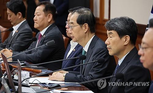 국무회의 주재하는 한덕수 국무총리 (서울=연합뉴스) 최재구 기자 = 한덕수 국무총리가 3일 서울 종로구 정부서울청사에서 열린 국무회의에서 발언하고 있다. 2024.9.3