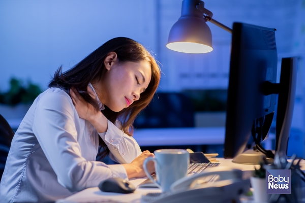 국민권익위원회가 근로자가 '육아시간'을 사용한 날&nbsp;초과근무했다면 이에 대한 수당을 지급할 수 있도록 인사혁신처와 행정안전부에 재도 개선을 권고했다.&nbsp; ⓒ베이비뉴스