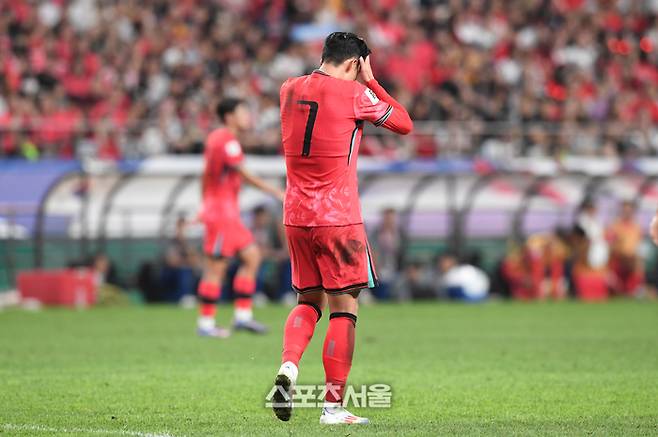 대한민국 축구대표팀 손흥민이 5일 서울월드컵경기장에서 열린 2026 북중미 월드컵 아시아지역 3차 예선 팔레스타인과 경기에서 공격이 무산되자 아쉬워하고 있다. 2024. 9. 5.  상암 | 박진업 기자 upandup@sportsseoul.com