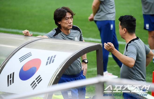 2026 FIFA 북중미 월드컵 아시아 지역 3차 예선 1차전 공식 훈련이 4일 서울월드컵경기장에서 열렸다. 홍명보 감독이 훈련을 준비하고 있다. 상암=박재만 기자 pjm@sportschosun.com/2024.09.04/