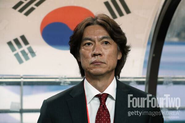 사진=게티이미지/홍명보호가 국제축구연맹(FIFA) 랭킹 96위 팔레스타인에 졸전 끝에 비겼다. 홍명보 감독이 이끄는 대한민국 축구 국가대표팀은 5일 오후 8시 서울월드컵경기장에서 열린 2026 FIFA&nbsp;북중미 월드컵 아시아 지역 3차 예선 B조 1차전에서 팔레스타인에 0-0으로 비겼다. 1차전에서 승리하지 못한 대표팀은 10일 오만 원정을 떠나 첫 승을 노린다.