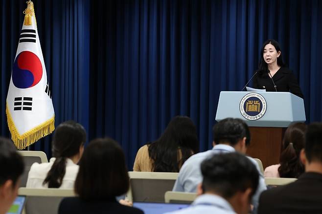 정혜전 대통령실 대변인이 지난 2일 서울 용산 대통령실 청사에서 현안 브리핑을 하고 있다. 연합뉴스