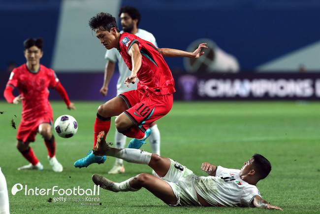 [사진=게티이미지]&nbsp;홍명보 감독이 이끄는 대한민국 축구 국가대표팀(FIFA 랭킹 23위)은 5일 오후 8시 서울월드컵경기장에서 열린 2026 국제축구연맹(FIFA) 북중미 월드컵(미국-캐나다-멕시코) 아시아 지역 3차 예선 1차전에서 팔레스타인(FIFA 랭킹 96위)과 0-0으로 비겼다. 이날 경기장엔 59,576명이 찾았다.