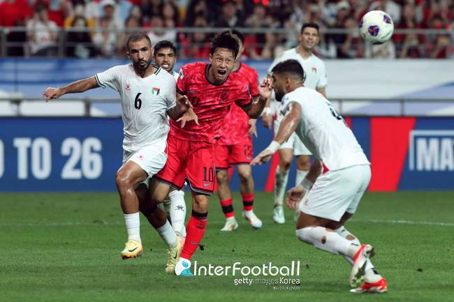 [사진=게티이미지]&nbsp;홍명보 감독이 이끄는 대한민국 축구 국가대표팀(FIFA 랭킹 23위)은 5일 오후 8시 서울월드컵경기장에서 열린 2026 국제축구연맹(FIFA) 북중미 월드컵(미국-캐나다-멕시코) 아시아 지역 3차 예선 1차전에서 팔레스타인(FIFA 랭킹 96위)과 0-0으로 비겼다. 이날 경기장엔 59,576명이 찾았다.