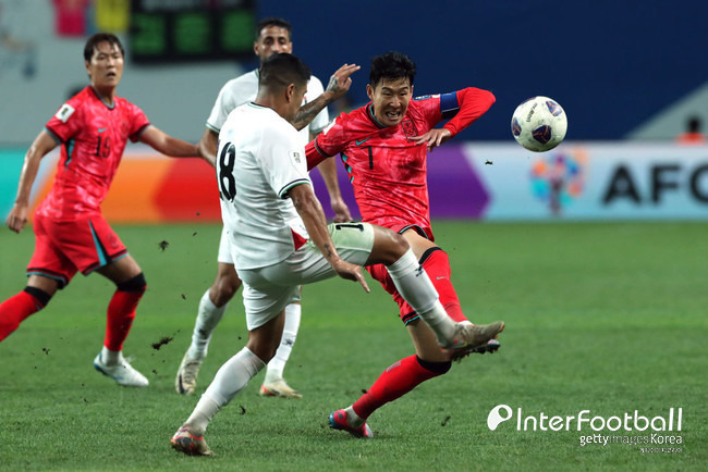 [사진=게티이미지] 홍명보 감독이 이끄는 대한민국 축구 국가대표팀(FIFA 랭킹 23위)은 5일 오후 8시 서울월드컵경기장에서 열린 2026 국제축구연맹(FIFA) 북중미 월드컵(미국-캐나다-멕시코) 아시아 지역 3차 예선 1차전에서 팔레스타인(FIFA 랭킹 96위)과 0-0으로 비겼다. 이날 경기장엔 59,576명이 찾았다.