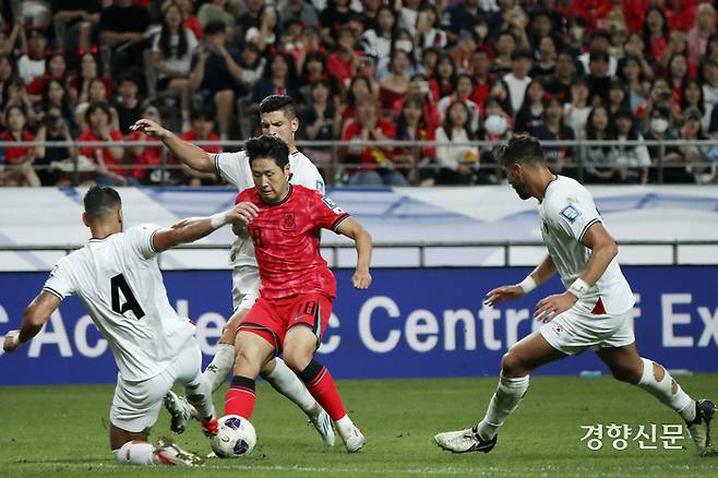 한국 축구대표팀 이강인이 5일 서울월드컵경기장에서 열린 2026 북중미 월드컵 아시아 3차 예선 B조 1차전 팔레스타인과의 경기에서 돌파하고 있다. 문재원 기자