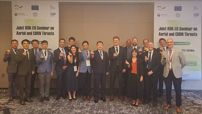 Officials from Korea’s National Counter Terrorism Center (NCTC), European agencies and European Union (EU) representatives pose for a photograph during a joint seminar held in Seoul, which started Tuesday. [DELEGATION OF THE EUROPEAN UNION TO THE REPUBLIC OF KOREA]