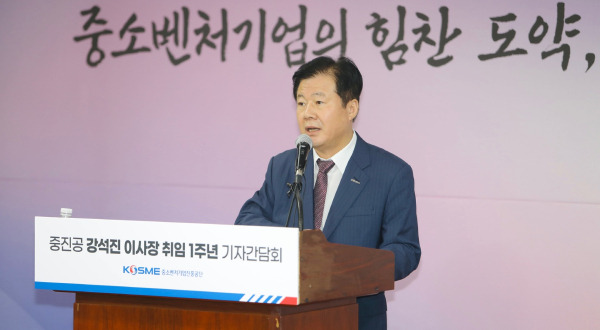 Kang Seok-jin, Chairman of the Korea SMEs and Startups Agency, announces the four key focus areas at his first anniversary press conference in Seoul on the 4th. [Courtesy of SMEs & Startups Agency]