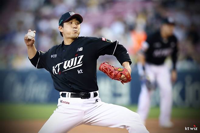 KT 투수 조이현은 5일 사직구장에서 열릴 '2024 신한 SOL Bank KBO 리그' 롯데와 팀 간 15차전 맞대결에서 선발 등판할 예정이다. KT 위즈