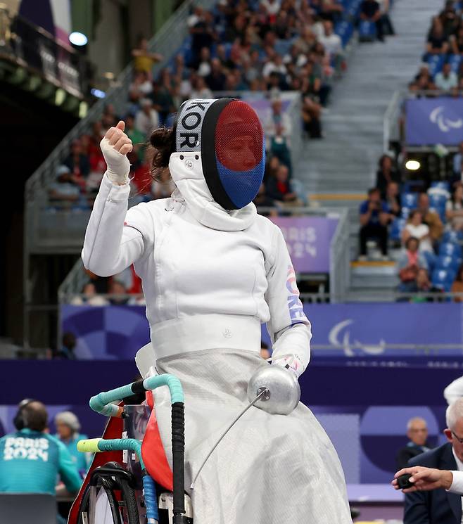 펜싱 대표팀 조은혜가 6일(한국시간) 프ㄹㅇㅏ스 파리 그랑팔레에서 열린 2024 파리 패럴림픽 펜싱 에페B 패조부활전 2라운드에서 패하며 아쉽게 메달 획득에 실패했다. 사진 | 대한장애인체육회