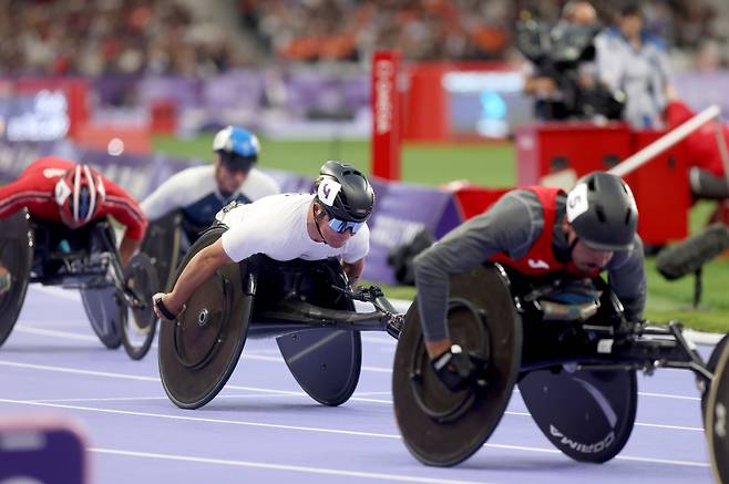 유병훈이 6일 새벽(한국시각) 프랑스 파리 에서 열린 2024년 파리패럴림픽 남자 육상 800m(T53)에서 혼신을 다해 역주하고 있다. 대한장애인체육회 제공