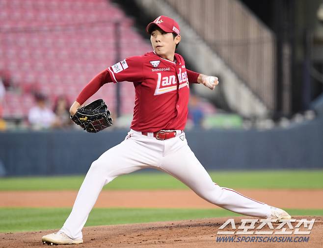 4일 잠실구장에서 열린 LG와 SSG의 경기. 선발 투구하고 있는 SSG 오원석. 잠실=송정헌 기자songs@sportschosun.com/2024.09.04/