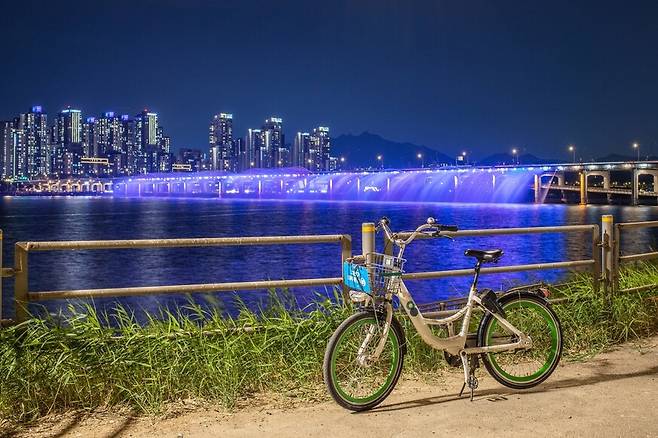 1위로 뽑힌 ‘한강 야경 여행 코스’. 뚝섬유원지를 출발해 동호대교, 반포대교, 노들섬 등까지 이어지는 약 13㎞의 길이다.