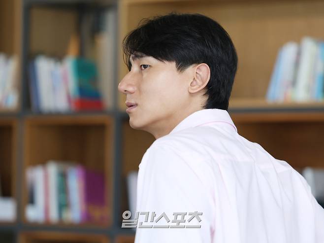 배우 장용원이 29일 오전 서울 중구 순화동 KG타워 20층 라운지에서 진행된 일간스포츠와의 인터뷰에 앞서 포즈를 취하고 있다. 서병수 기자 qudtn@edaily.co.kr /2024.08.29/