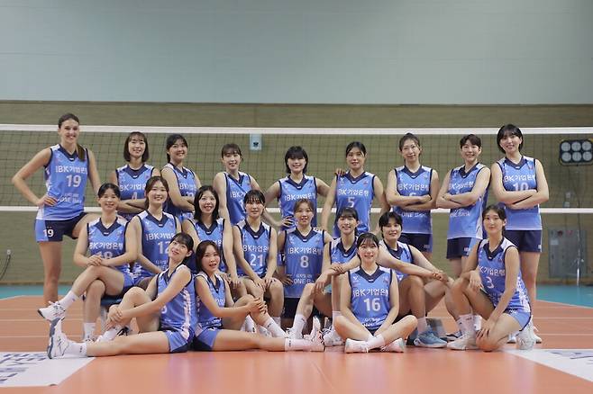 ▲ IBK기업은행 알토스가 새 유니폼을 공개했다. ⓒIBK기업은행 알토스