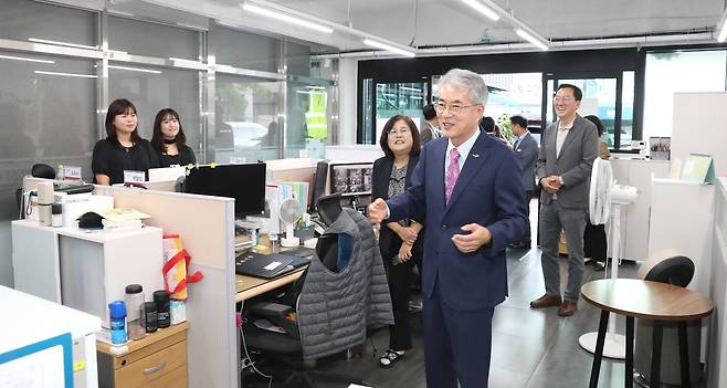 박종훈 경남도교육감 [경남도교육청 제고. 재판매 및 DB 금지]