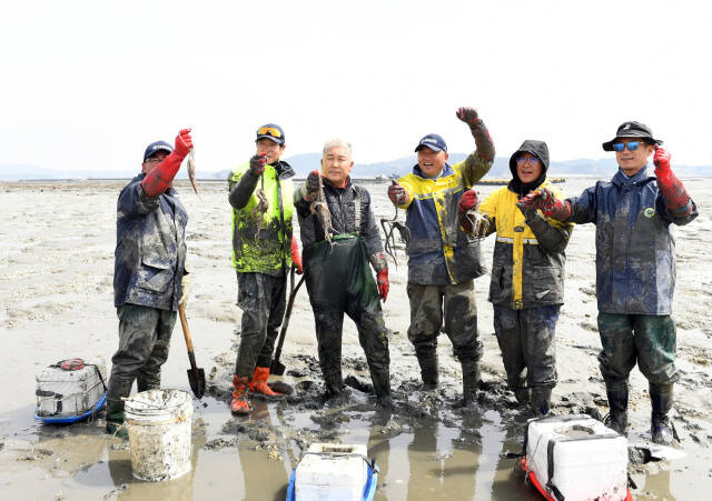 화성시 서신면 백미리마을에서는 귀어인 정착 지원을 위해 귀어인 교육을 실시하고 있다. 화성시 제공