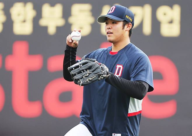 단기계약 외국인 선수로 뛰고 있는 두산 베어스의 투수 시라카와 게이쇼.ⓒ연합뉴스