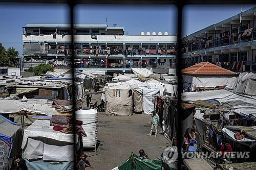 난민캠프로 사용되는 가자지구 칸유니스의 한 학교 건물(※기사와 직접 관련 없음) [AP 연합뉴스 자료사진. 재판매 및 DB 금지]