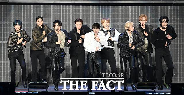 <더팩트>가 주최하고 팬앤스타와 필링바이브(FEELINGVIVE)가 주관하는 '2024 더팩트 뮤직 어워즈(2024 THE FACT MUSIC AWARDS, TMA)'가 8일 오후 일본 오사카 '교세라 돔 오사카'에서 열린 가운데 그룹 싸이커스(xikers)가 오프닝 무대를 펼치고 있다. /교세라 돔 오사카=이새롬·남윤호·박헌우 기자