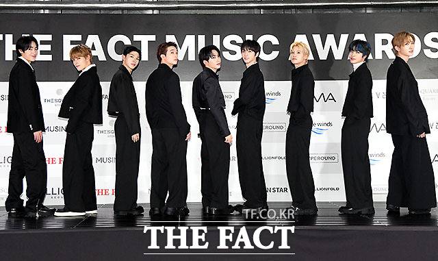 <더팩트>가 주최하고 팬앤스타와 필링바이브(FEELINGVIVE)가 주관하는 '2024 더팩트 뮤직 어워즈(2024 THE FACT MUSIC AWARDS, TMA)'가 8일 오후 일본 오사카 '교세라 돔 오사카'에서 열린 가운데 그룹 싸이커스(xikers)의 헌터와 진식, 현우, 수민, 민재, 유준, 준민, 예찬, 세은(왼쪽부터)이 레드카펫을 밟고 있다. /교세라 돔 오사카=이효균 기자