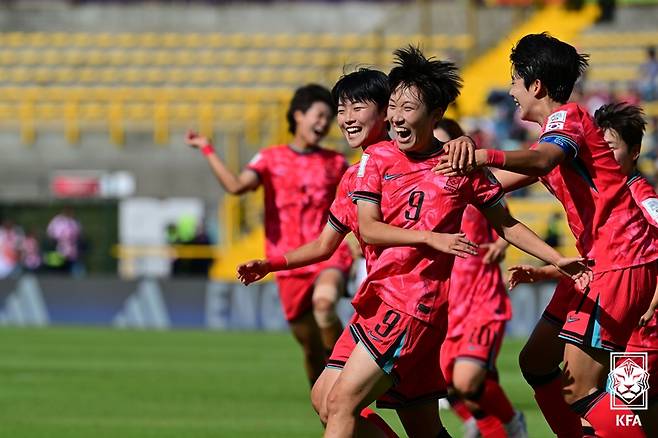 8일 독일과의 2024 FIFA U-20 여자 월드컵 조별리그 최종전에서 박수정으 선제골이 터진 뒤 기뻐하고 있는 대한민국 U-20 여자 대표팀 선수들. 사진=대한축구협회