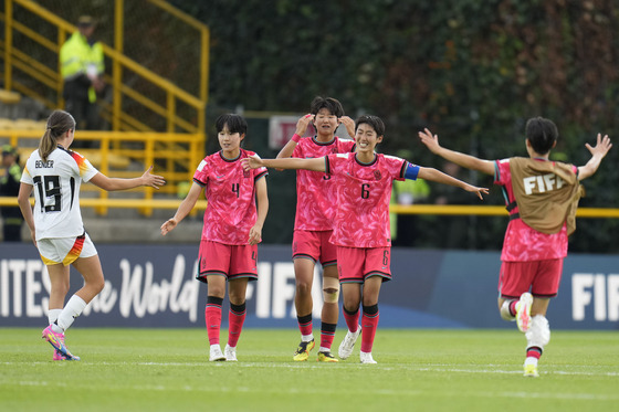 The U-20 Korean women's national team, in red, celebrate after beating Germany in Group D of the U-20 Women's World Cup in Bogota, Colombia on Saturday. [AP/YONHAP]