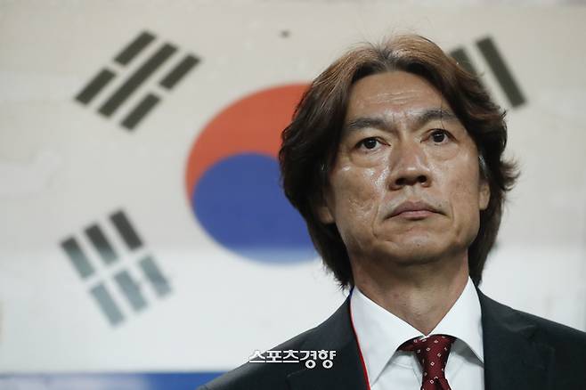 홍명보 한국 축구대표팀 감독이 5일 서울월드컵경기장에서 2026 북중미 월드컵 아시아 3차 예선 B조 1차전 팔레스타인과의 경기를 지켜보고 있다. 2024.09.05 문재원 기자