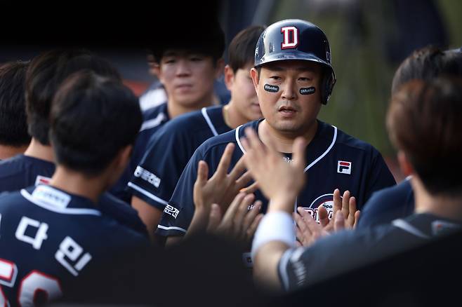 7일 수원케이티위즈파크에서 열린 2024 신한 SOL Bank KBO리그 두산 베어스와 KT 위즈의 경기, 두산이 KT를 12-2로 완파하고 하루 만에 4위로 복귀했다. 포수 및 3번타자로 선발 출전한 양의지는 홈런 포함 2안타 4타점 3득점으로 팀의 5연패 탈출을 이끌었다. 두산 베어스