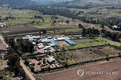 기숙사에 불이 난 케냐 학교 항공사진 [AFP=연합뉴스]