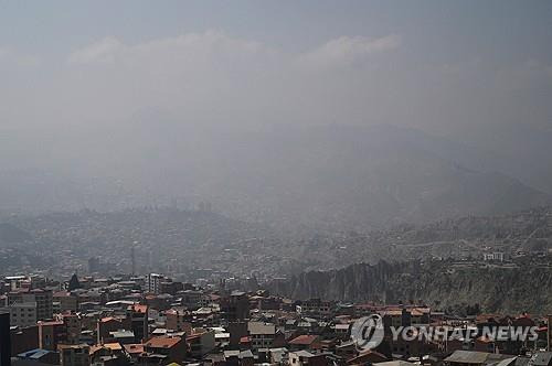 볼리비아 산불로 뿌옇게 변한 수도 라파스 하늘 [로이터=연합뉴스]