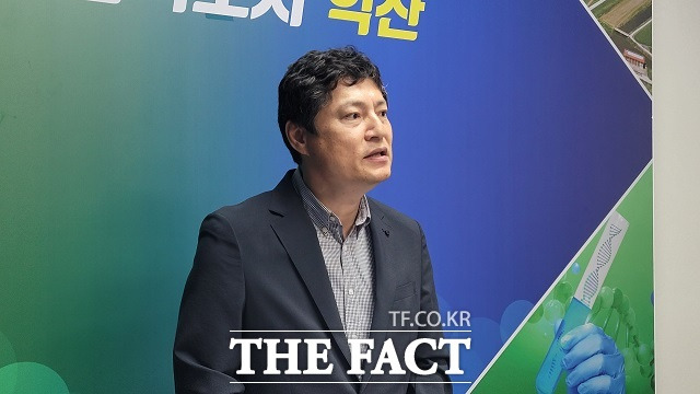 강영석 익산시 부시장은 9일 익산시청 기자실에서 브리핑을 갖고 "새로 건립될 다이로운-모아복합센터를 통해 시민들이 보다 편리하게 익산의 차별화된 가족 정책을 종합적으로 누릴 수 있게 됐다"고 밝혔다./홍문수 기자