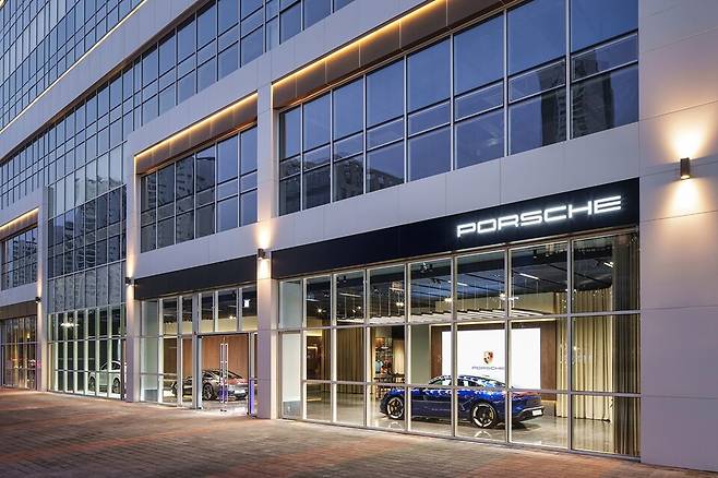 사진: 포르쉐 스튜디오 송도 외관 이미지