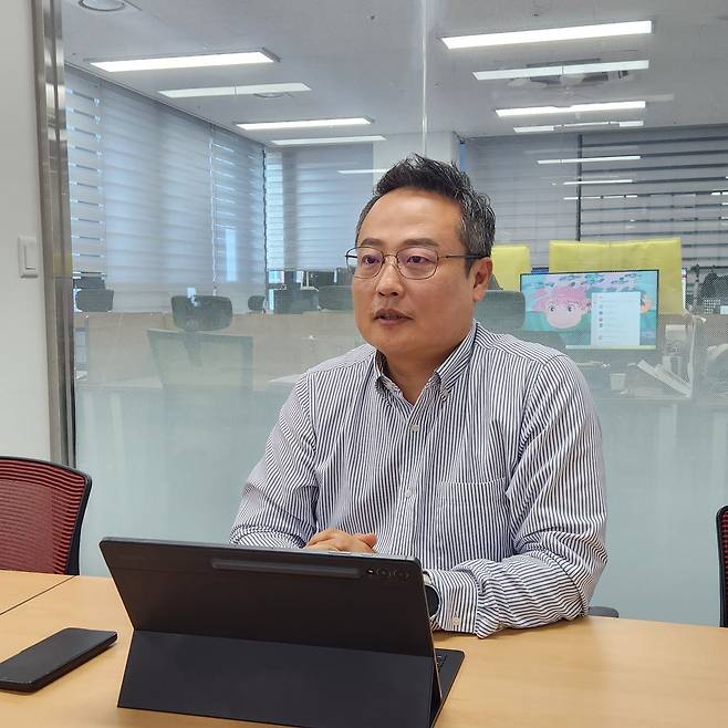 이홍준(52) 더파트너스 팀장이 지난 3일 서울 송파구 아이지넷 본사에서 조선비즈와 만나 인터뷰하고 있다. 아이지넷은 인슈어테크 서비스를 제공하는 '보닥' 개발사로, 영업 조직인 더파트너스를 자회사로 두고 있다. /이학준 기자