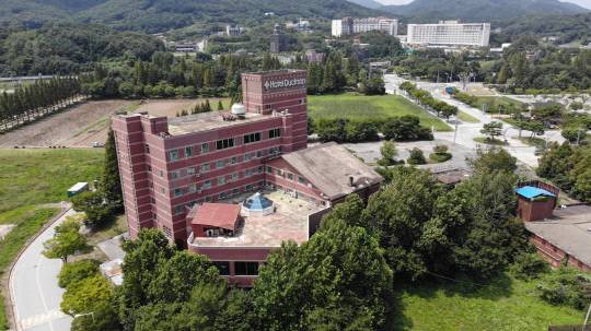 덕산온천관광호텔 전경.사진=예산군 제공