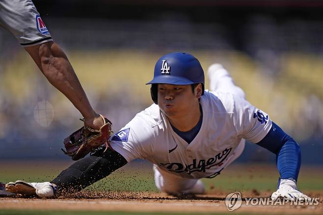 3회말 1루 견제구에 아웃된 오타니 [AP=연합뉴스]