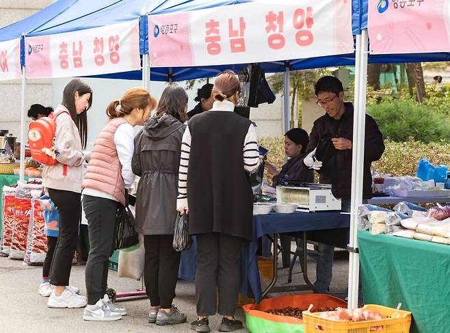 지난 설에 열린 영등포구 어울림장터 현장 [영등포구 제공. 재판매 및 DB 금지]