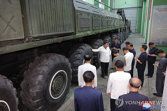 김정은, 국방공업기업소 무장장비 생산실태 요해 (평양 조선중앙통신=연합뉴스) 김정은 국무위원장이 제2경제위원회산하 국방공업기업소를 방문하여 무장장비 생산실태를 요해했다고 조선중앙통신이 8일 보도했다. 2024.9.8 
    [국내에서만 사용가능. 재배포 금지. For Use Only in the Republic of Korea. No Redistribution] nkphoto@yna.co.kr