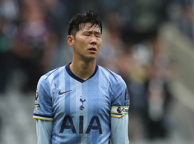 Soccer Football - Premier League - Newcastle United v Tottenham Hotspur - St James' Park, Newcastle, Britain - September 1, 2024 Tottenham Hotspur's Son Heung-min looks dejected after the match REUTERS/Scott Heppell EDITORIAL USE ONLY. NO USE WITH UNAUTHORIZED AUDIO, VIDEO, DATA, FIXTURE LISTS, CLUB/LEAGUE LOGOS OR 'LIVE' SERVICES. ONLINE IN-MATCH USE LIMITED TO 120 IMAGES, NO VIDEO EMULATION. NO USE IN BETTING, GAMES OR SINGLE CLUB/LEAGUE/PLAYER PUBLICATIONS. PLEASE CONTACT YOUR ACCOUNT REPRESENTATIVE FOR FURTHER DETAILS..







<저작권자(c) 연합뉴스, 무단 전재-재배포, AI 학습 및 활용 금지>