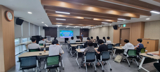 세종교육청은 지난달 21일 수업 지원 강사 23명을 대상으로 지원 강사 제도의 이해, 행정 업무 처리 방법, 수업 중 유의 사항 등에 대한 연수를 완료했다. 세종교육청 제공