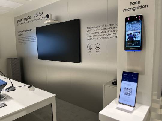 박찬우 삼성전자 B2B통합오퍼링센터 부사장이 7일(현지시간) 독일 베를린 IFA 2024 삼성전자 부스에 꾸려진 AI오피스. 공동취재기자단